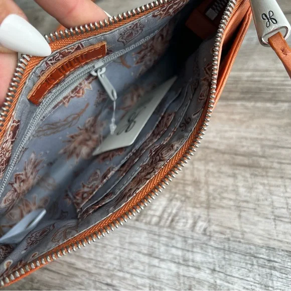 NWT HOBO Convertible Crossbody Clutch - Picture 4 of 16